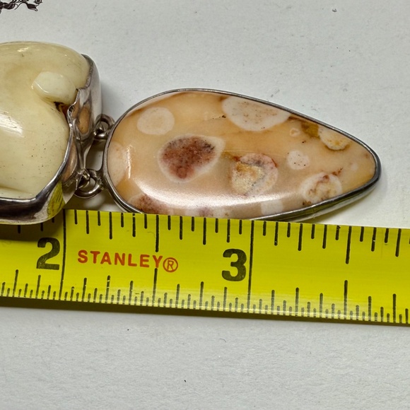 Amy Kahn Russell gorgeous carved rabbit and pink easter agate pendant pin HUGE - Picture 7 of 16